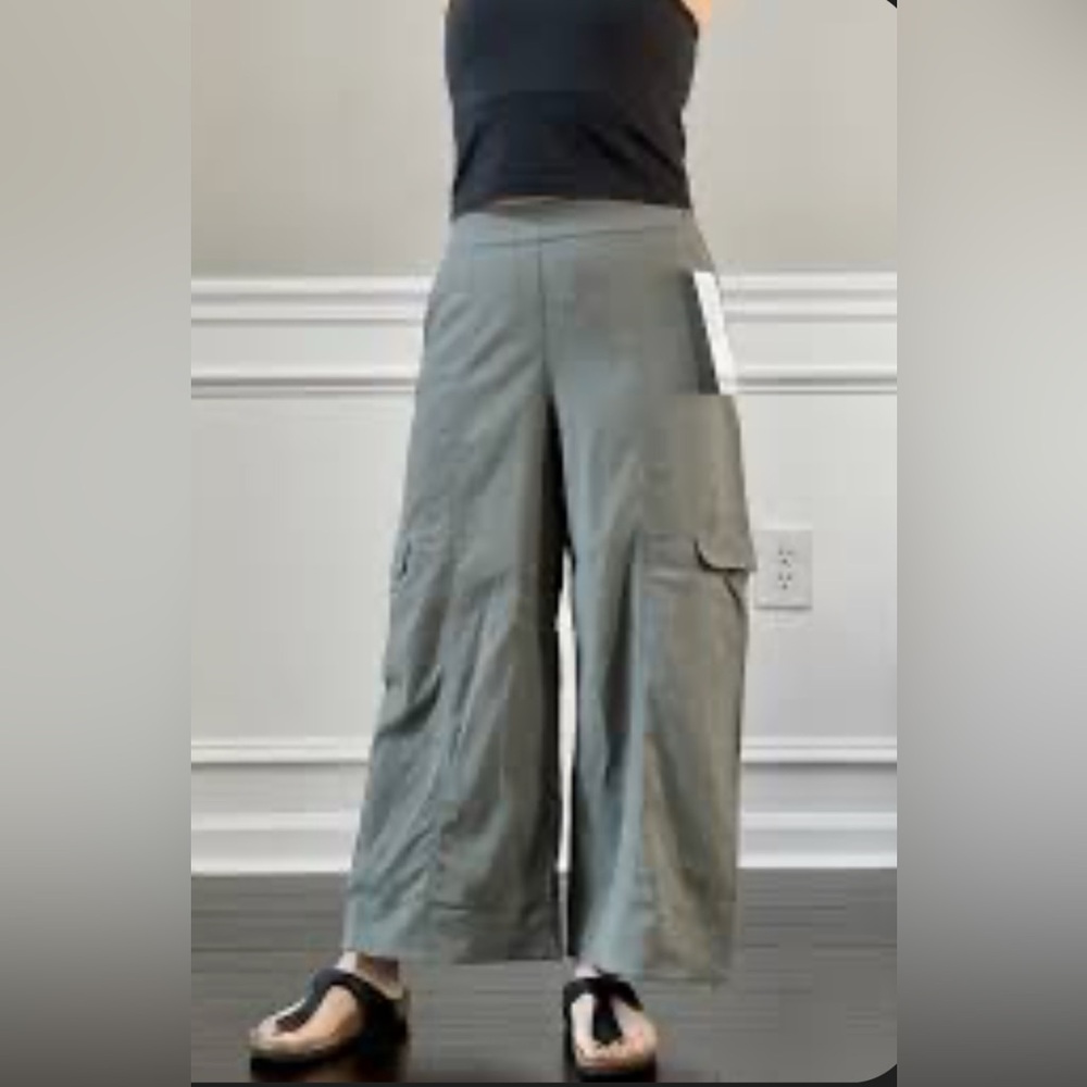 Lululemon Metropolis Maven High Rise Crop